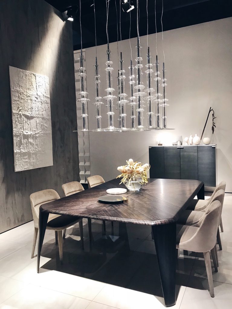 The Narghilé glass lighting and the Oroshi dining table by Massimo Castagna for Gallotti & Radice
